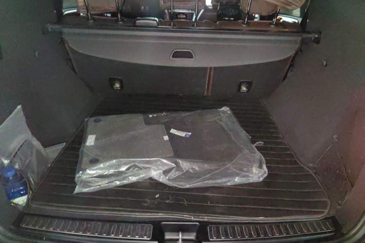 Used Mercedes-Benz M-Class 2012 ML 350 Luxury Edition Trunk