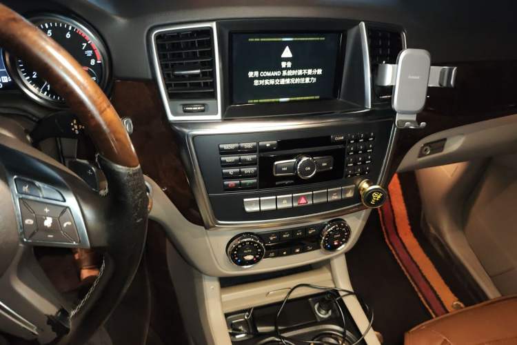 Used Mercedes-Benz M-Class 2012 ML 350 Luxury Edition Audio And AC Panel