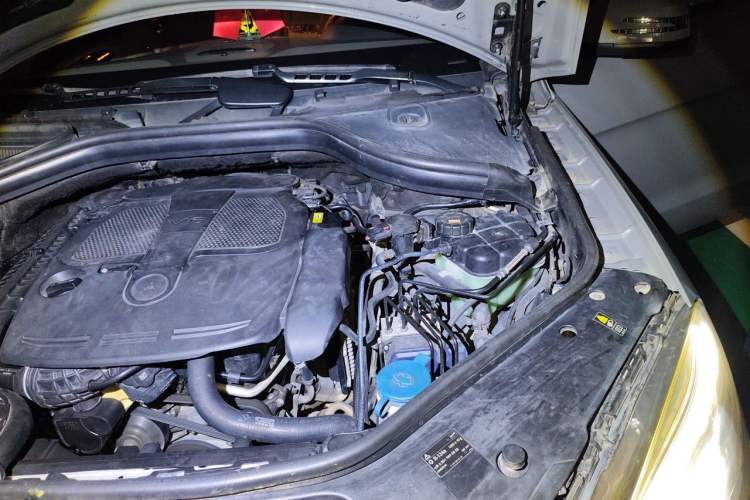 Used Mercedes-Benz M-Class 2012 ML 350 Luxury Edition Engine Bay Left