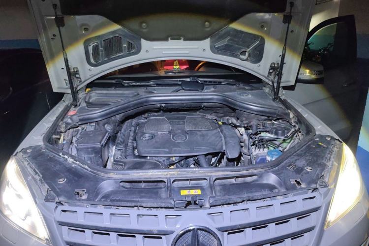 Used Mercedes-Benz M-Class 2012 ML 350 Luxury Edition Engine Bay