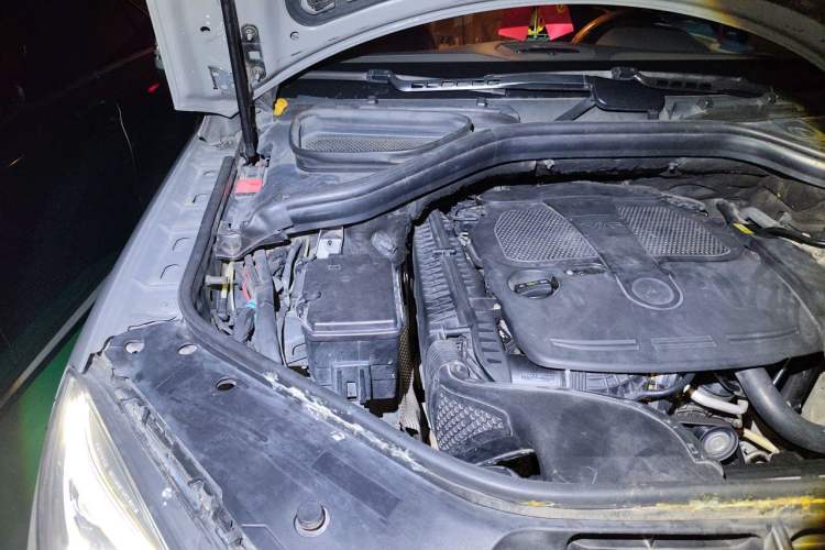 Used Mercedes-Benz M-Class 2012 ML 350 Luxury Edition Engine Bay Right