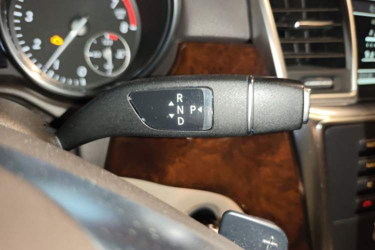 Used Mercedes-Benz M-Class 2012 ML 350 Luxury Edition Gear Lever