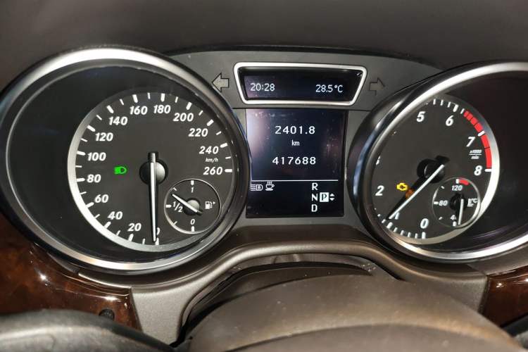 Used Mercedes-Benz M-Class 2012 ML 350 Luxury Edition Odometer Close Up