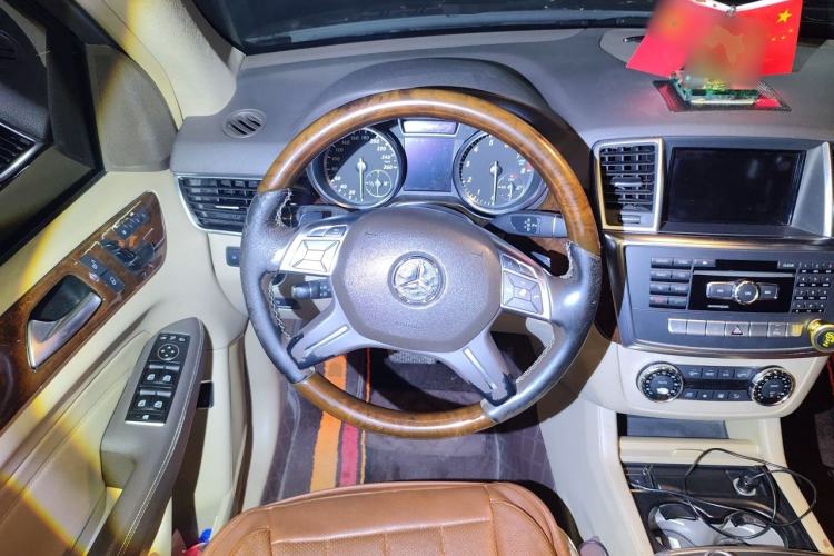 Used Mercedes-Benz M-Class 2012 ML 350 Luxury Edition Steering Wheel