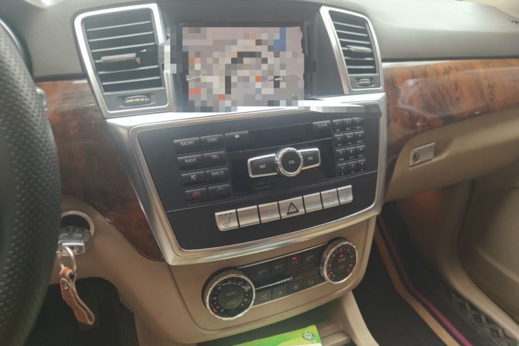 Used Mercedes-Benz M-Class 2012 ML 350 Sport Edition Audio And AC Panel