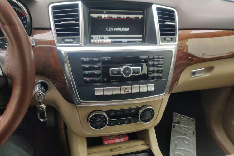 Used Mercedes-Benz M-Class 2012 ML 350 Sport Edition Audio And AC Panel