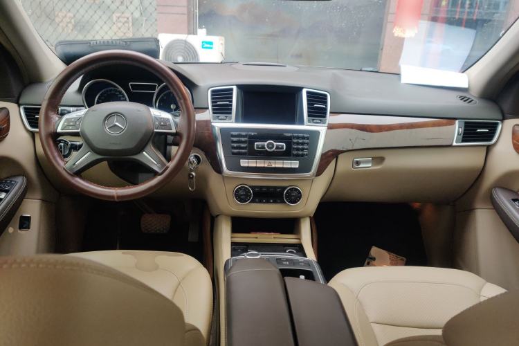 Used Mercedes-Benz M-Class 2012 ML 350 Sport Edition Center Console