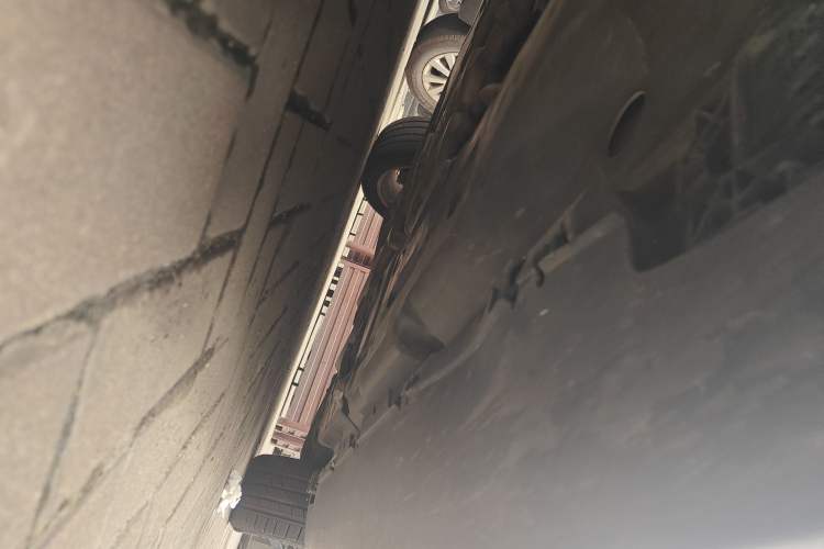 Used Mercedes-Benz M-Class 2012 ML 350 Sport Edition Chassis Front Left