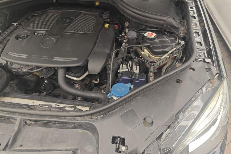Used Mercedes-Benz M-Class 2012 ML 350 Sport Edition Engine Bay Left