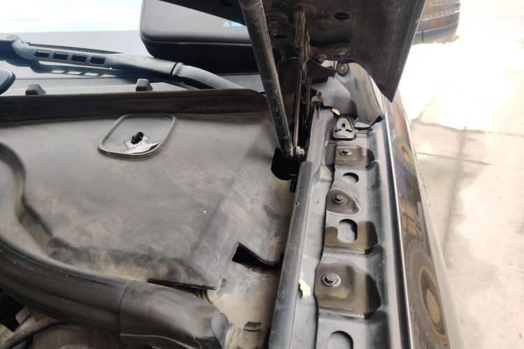 Used Mercedes-Benz M-Class 2012 ML 350 Sport Edition Engine Bay Left
