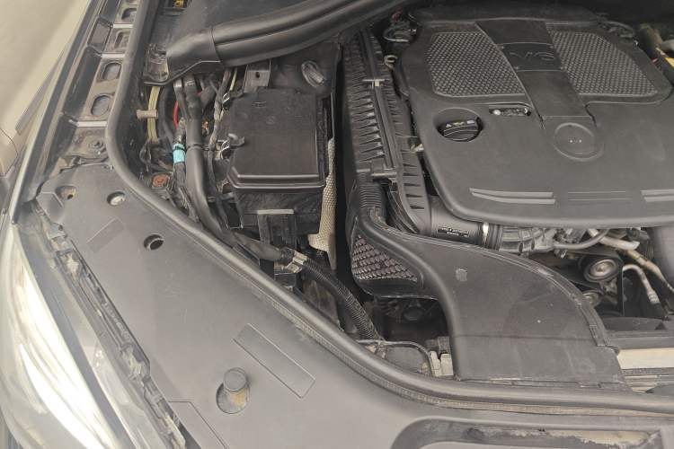 Used Mercedes-Benz M-Class 2012 ML 350 Sport Edition Engine Bay Right