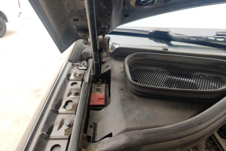 Used Mercedes-Benz M-Class 2012 ML 350 Sport Edition Engine Bay Right