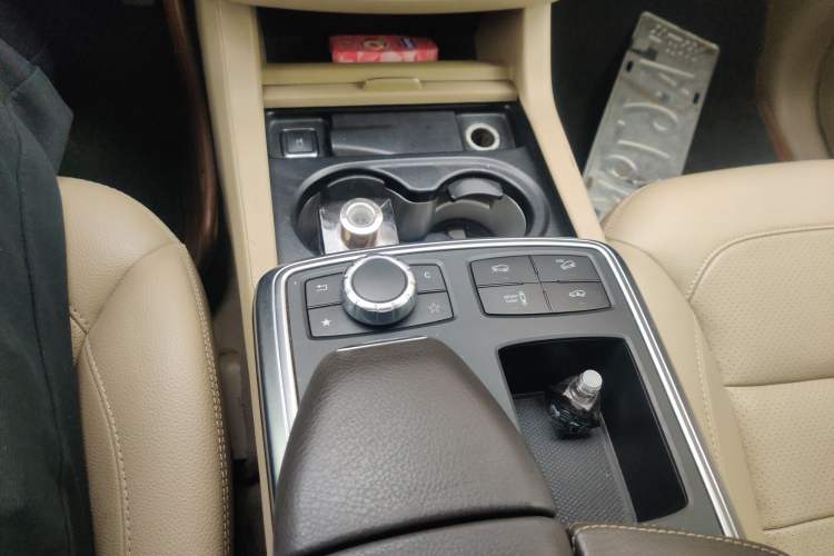 Used Mercedes-Benz M-Class 2012 ML 350 Sport Edition Gear Lever