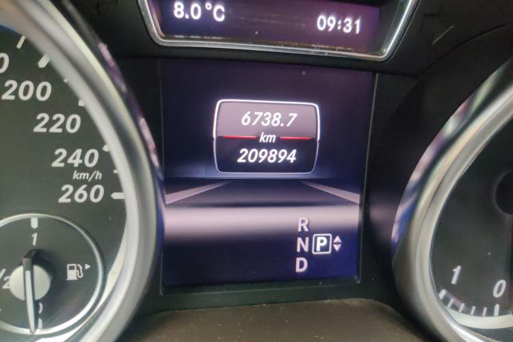 Used Mercedes-Benz M-Class 2012 ML 350 Sport Edition Odometer Close Up