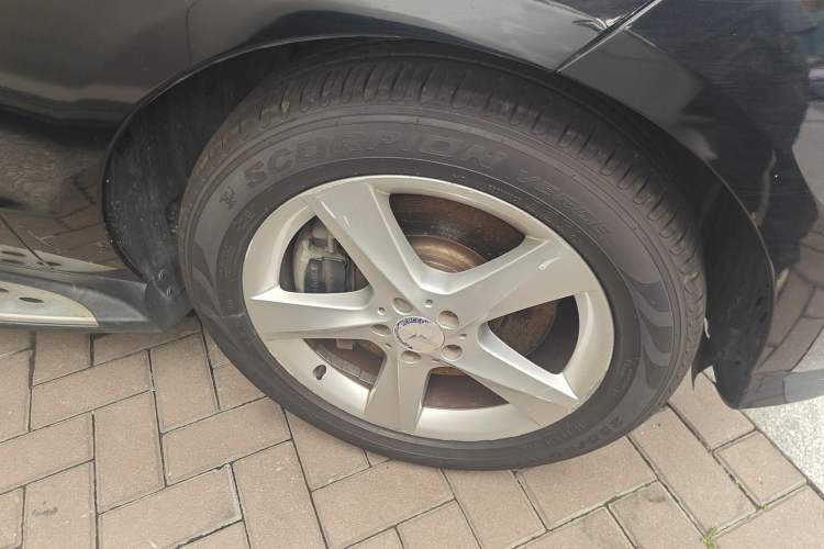 Used Mercedes-Benz M-Class 2012 ML 350 Sport Edition Right Front Wheel Hub