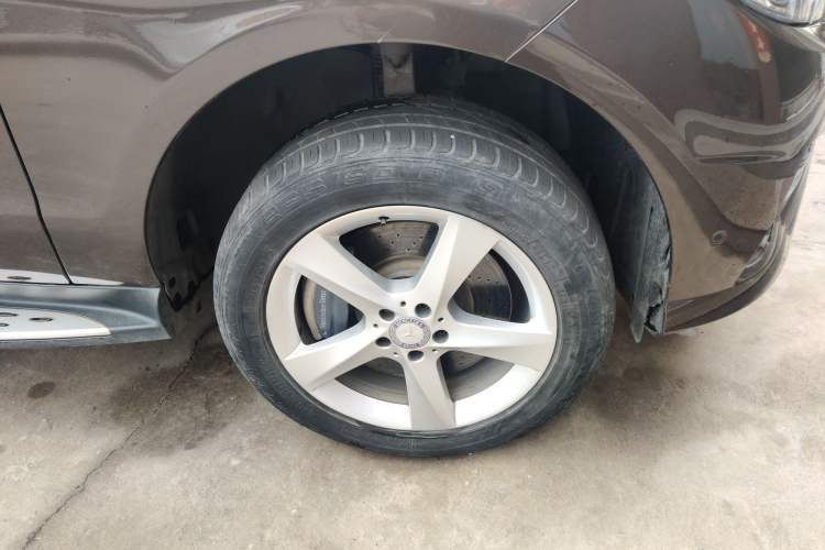 Used Mercedes-Benz M-Class 2012 ML 350 Sport Edition Right Front Wheel Hub