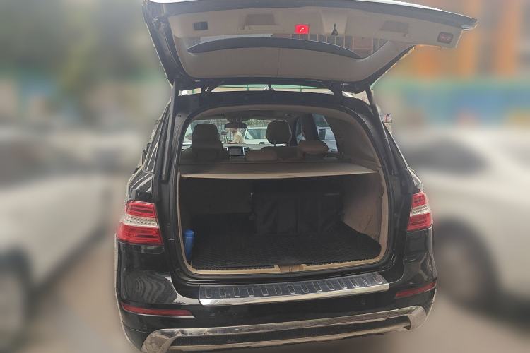 Used Mercedes-Benz M-Class 2012 ML 350 Sport Edition Trunk