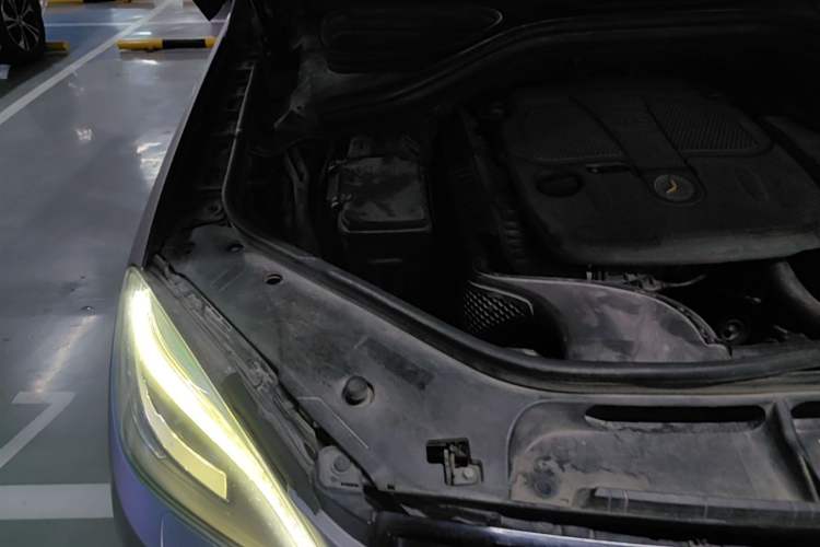 Used Mercedes-Benz M-Class 2012 ML 350 Sport Edition Engine Bay Right
