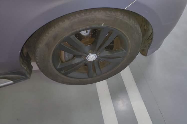 Used Mercedes-Benz M-Class 2012 ML 350 Sport Edition Right Front Wheel Hub