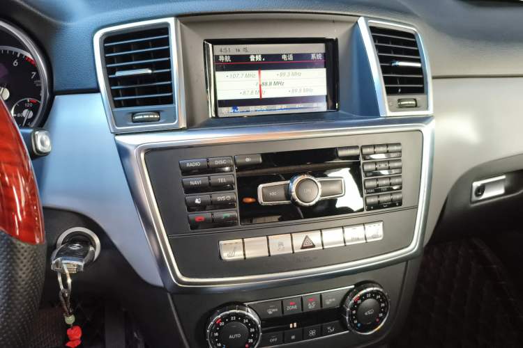 Used Mercedes-Benz M-Class 2012 ML 300 Audio And AC Panel