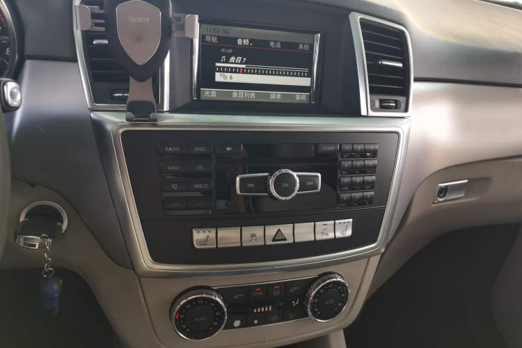 Used Mercedes-Benz M-Class 2012 ML 300 Audio And AC Panel