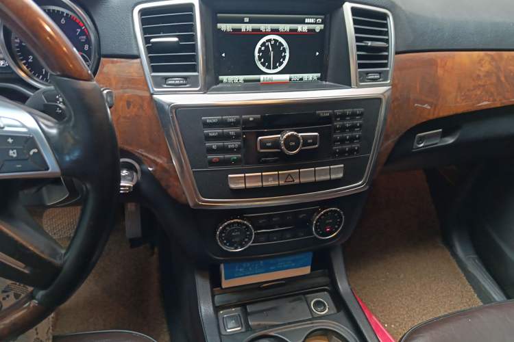 Used Mercedes-Benz M-Class 2012 ML 350 Luxury Edition Audio And AC Panel
