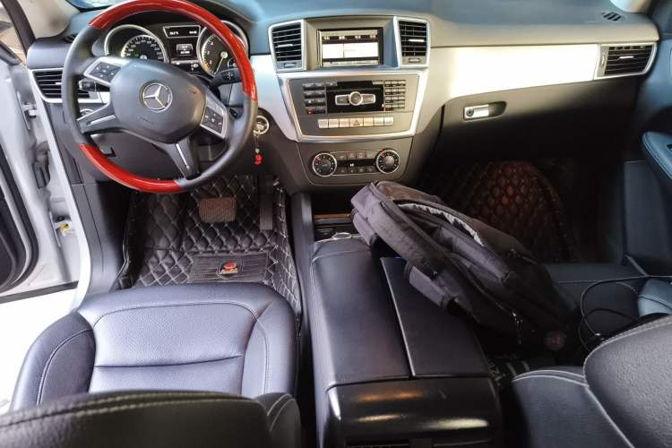 Used Mercedes-Benz M-Class 2012 ML 300 Center Console