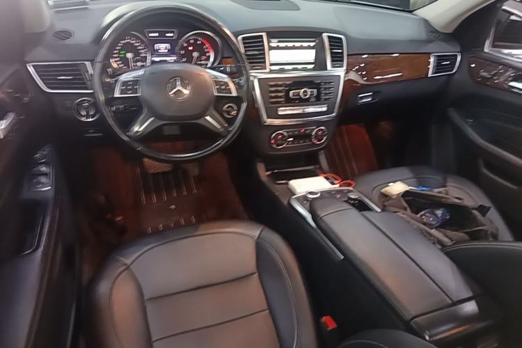 Used Mercedes-Benz M-Class 2012 ML 350 Sport Edition Center Console