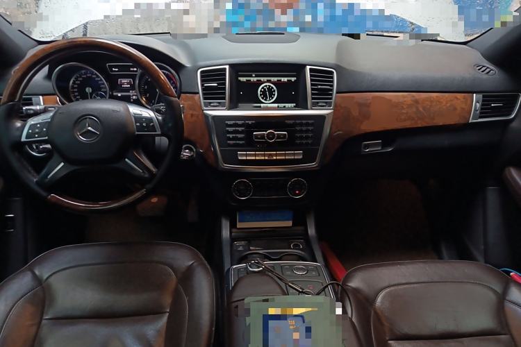 Used Mercedes-Benz M-Class 2012 ML 350 Luxury Edition Center Console