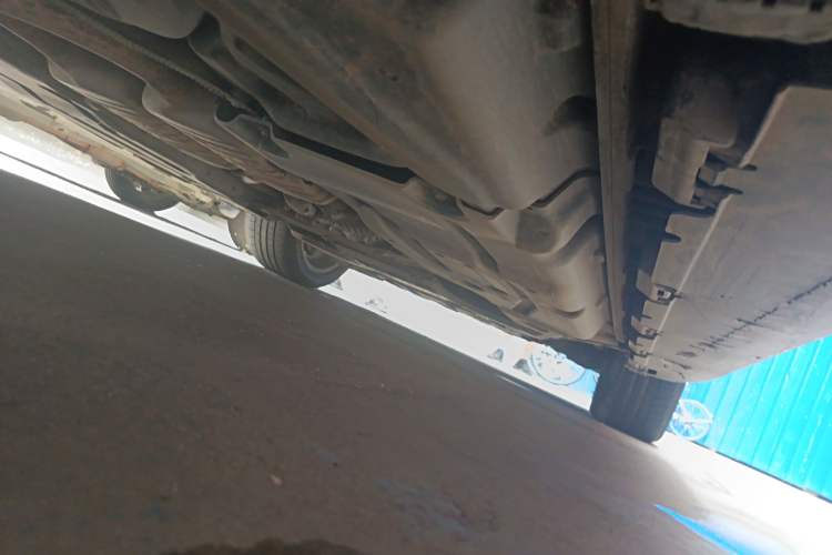 Used Mercedes-Benz M-Class 2012 ML 350 Luxury Edition Chassis Rear Right
