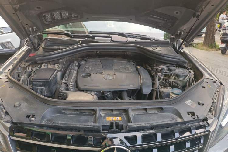 Used Mercedes-Benz M-Class 2012 ML 300 Engine Bay