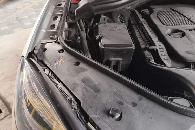 Used Mercedes-Benz M-Class 2012 ML 300 Engine Bay Right