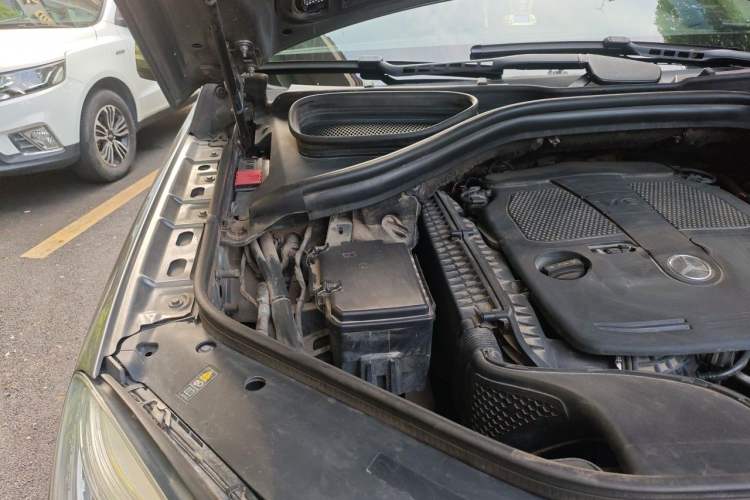 Used Mercedes-Benz M-Class 2012 ML 300 Engine Bay Right
