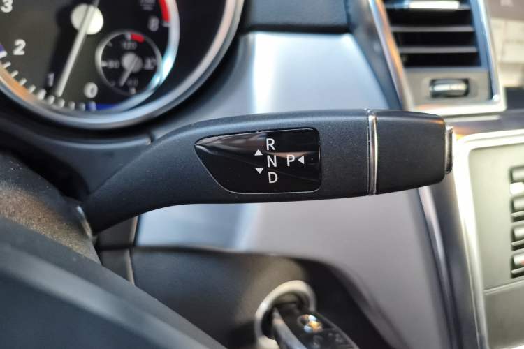 Used Mercedes-Benz M-Class 2012 ML 300 Gear Lever