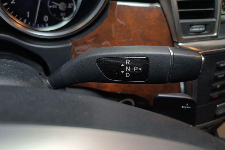Used Mercedes-Benz M-Class 2012 ML 350 Luxury Edition Gear Lever