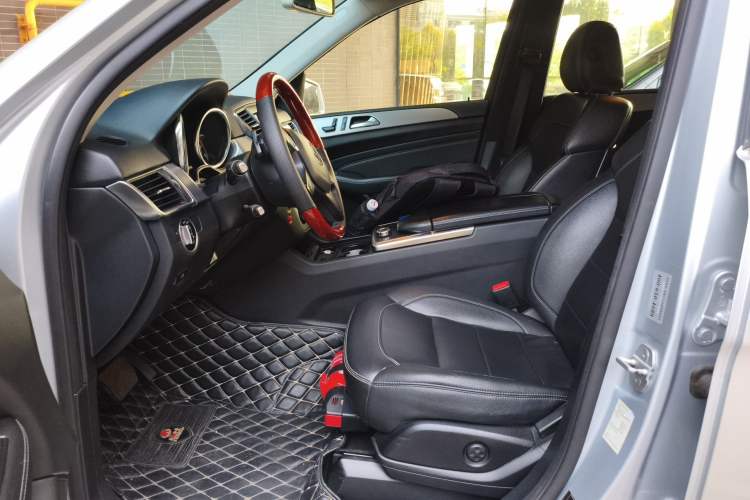 Used Mercedes-Benz M-Class 2012 ML 300 Left Front Seat