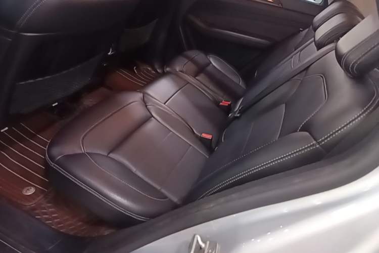 Used Mercedes-Benz M-Class 2012 ML 350 Sport Edition Left Rear Seat