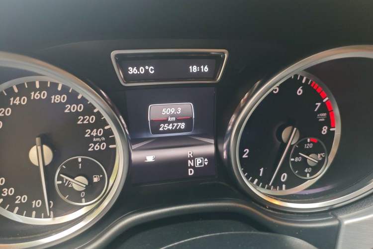 Used Mercedes-Benz M-Class 2012 ML 300 Odometer Close Up