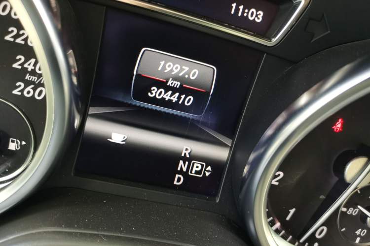 Used Mercedes-Benz M-Class 2012 ML 300 Odometer Close Up