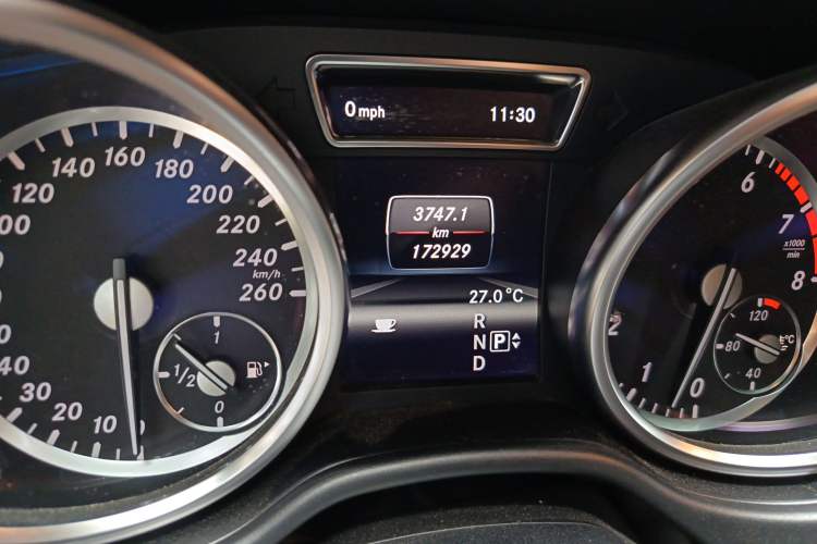 Used Mercedes-Benz M-Class 2012 ML 350 Luxury Edition Odometer Close Up