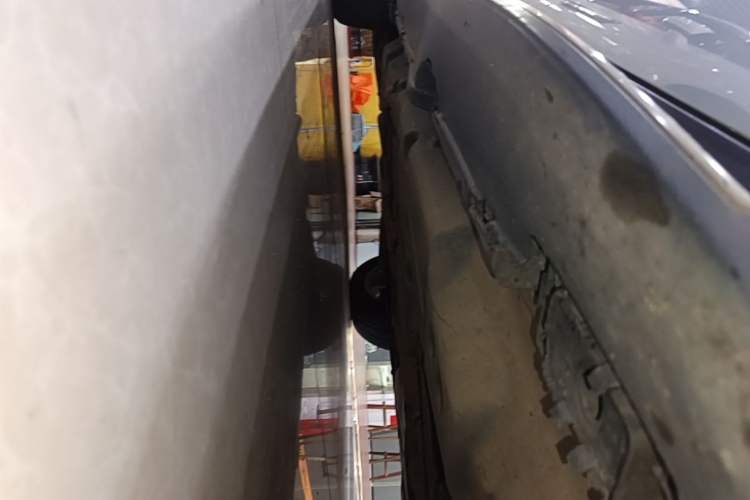 Used Mercedes-Benz M-Class 2012 ML 350 Sport Edition Right Side Sill