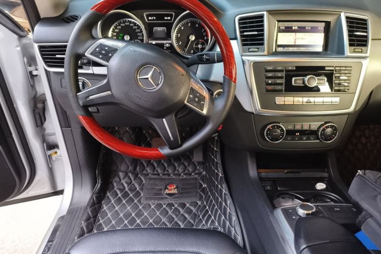 Used Mercedes-Benz M-Class 2012 ML 300 Steering Wheel