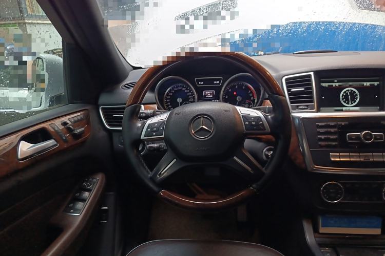 Used Mercedes-Benz M-Class 2012 ML 350 Luxury Edition Steering Wheel
