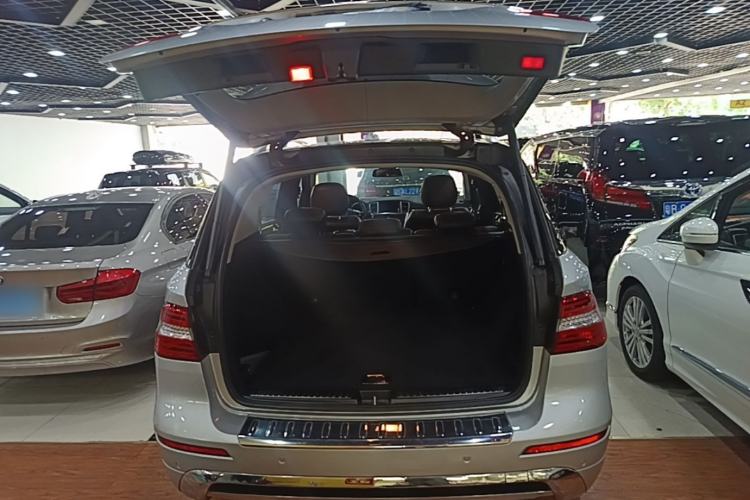 Used Mercedes-Benz M-Class 2012 ML 350 Sport Edition Trunk