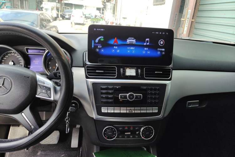 Used Mercedes-Benz M-Class 2012 ML 300 Audio And AC Panel