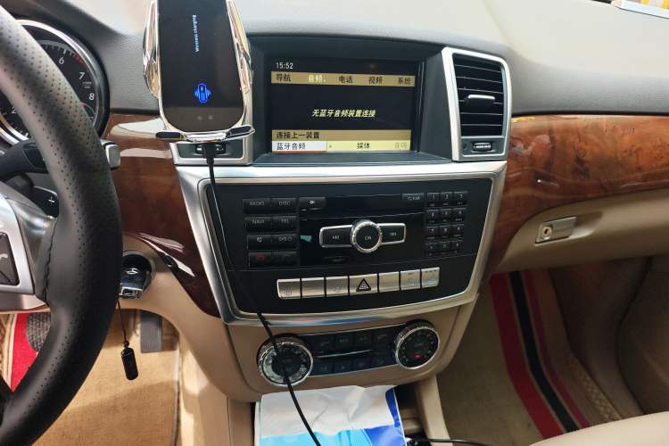 Used Mercedes-Benz M-Class 2012 ML 350 Sport Edition Audio And AC Panel