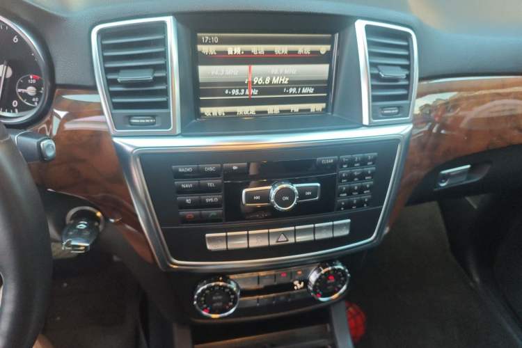Used Mercedes-Benz M-Class 2012 ML 350 Sport Edition Audio And AC Panel