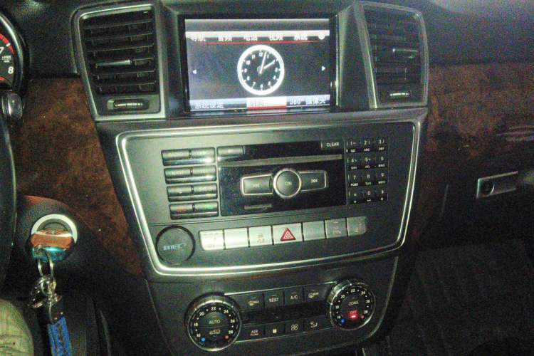 Used Mercedes-Benz M-Class 2012 ML 350 Luxury Edition Audio And AC Panel