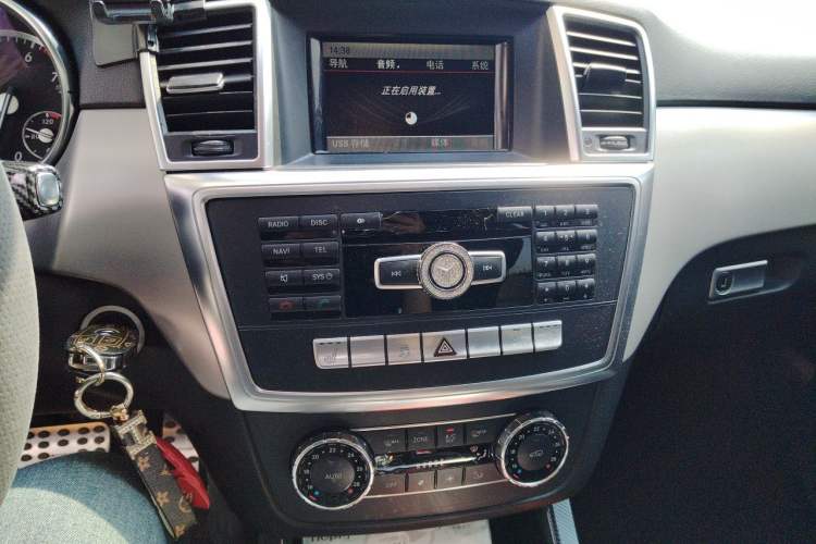 Used Mercedes-Benz M-Class 2012 ML 300 Audio And AC Panel