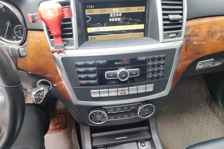 Used Mercedes-Benz M-Class 2012 ML 350 Sport Edition Audio And AC Panel